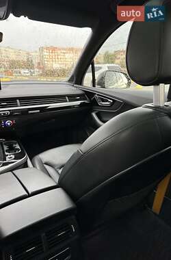 Позашляховик / Кросовер Audi Q7 2019 в Чернівцях