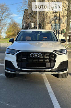 Внедорожник / Кроссовер Audi Q7 2023 в 