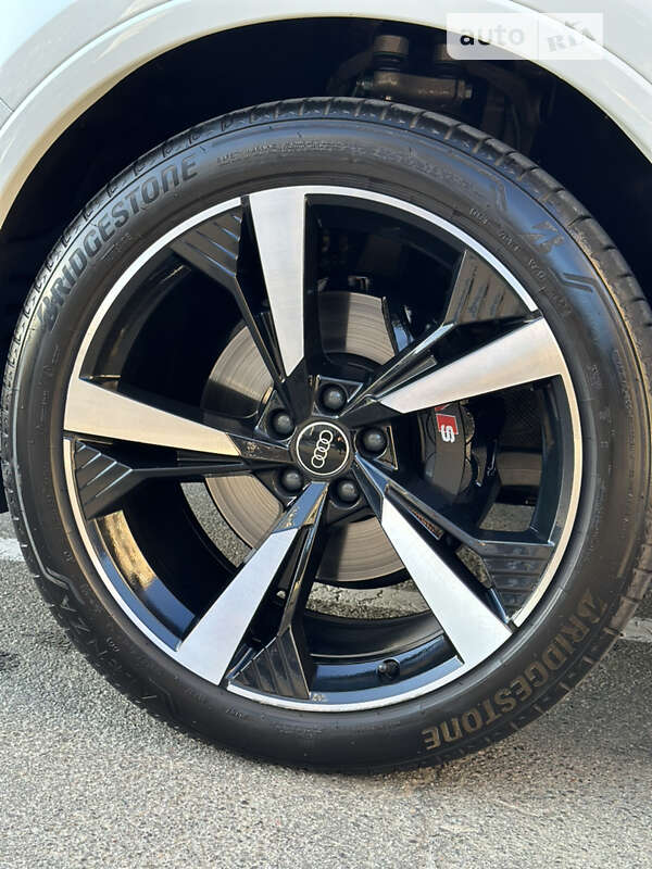 Позашляховик / Кросовер Audi Q7 2023 в Києві