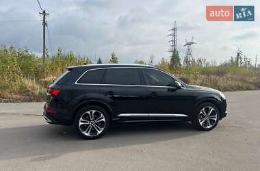 Внедорожник / Кроссовер Audi Q7 2021 в 