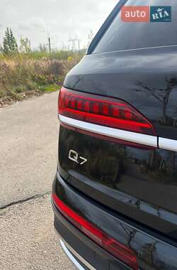 Внедорожник / Кроссовер Audi Q7 2021 в 