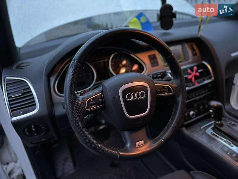 Позашляховик / Кросовер Audi Q7 2009 в Луцьку