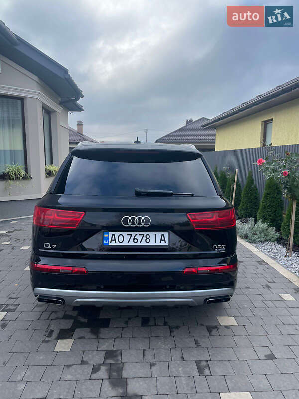Внедорожник / Кроссовер Audi Q7 2017 в Ужгороде