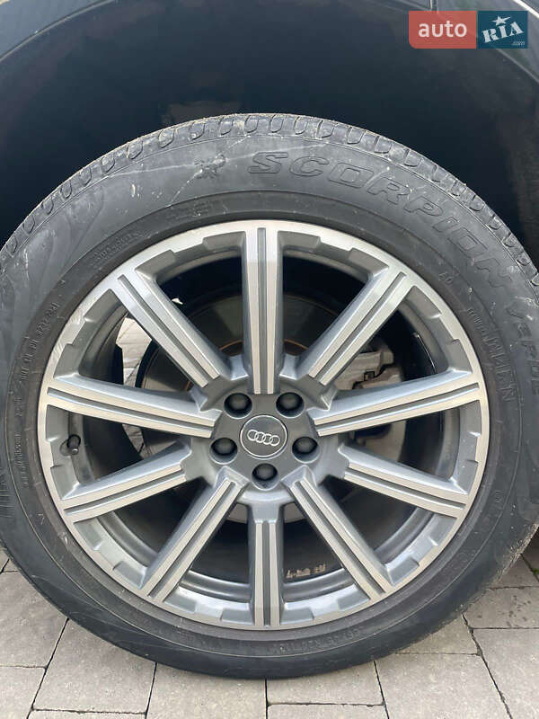 Внедорожник / Кроссовер Audi Q7 2017 в Ужгороде