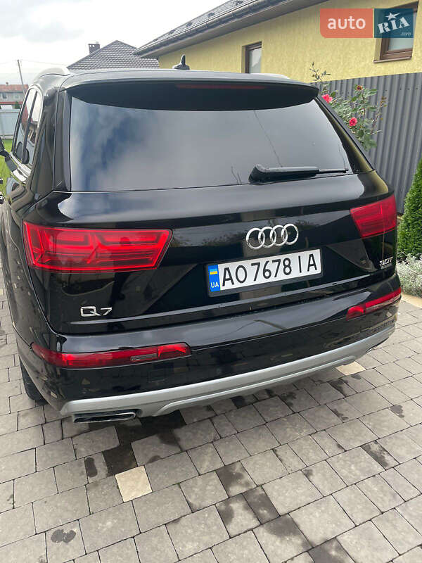 Внедорожник / Кроссовер Audi Q7 2017 в Ужгороде