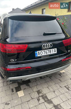 Внедорожник / Кроссовер Audi Q7 2017 в Ужгороде