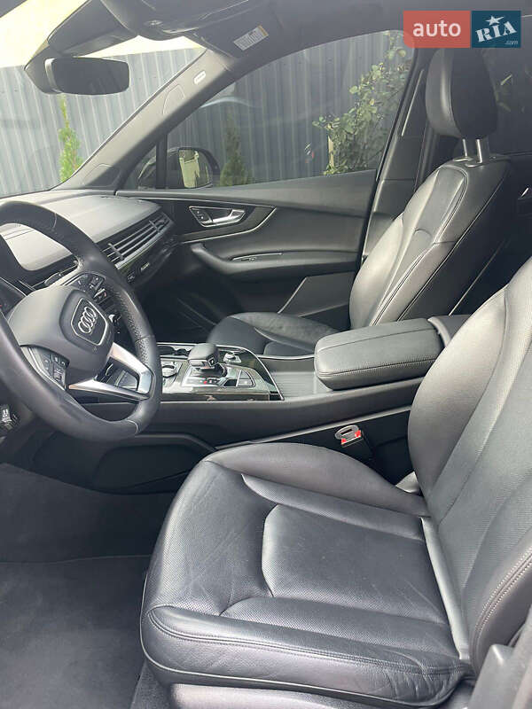 Внедорожник / Кроссовер Audi Q7 2017 в Ужгороде