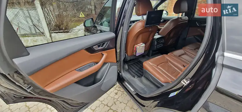 Позашляховик / Кросовер Audi Q7 2016 в 