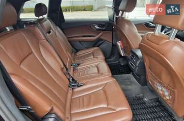 Внедорожник / Кроссовер Audi Q7 2016 в 