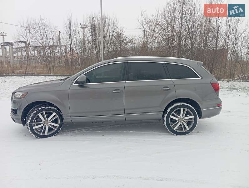 Внедорожник / Кроссовер Audi Q7 2011 в Нововолынске