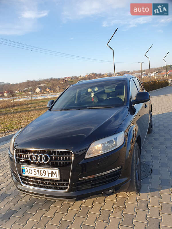 Внедорожник / Кроссовер Audi Q7 2007 в Ужгороде