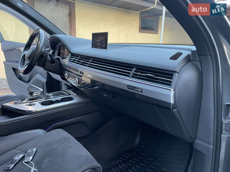Внедорожник / Кроссовер Audi Q7 2015 в Виннице