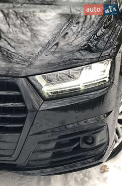 Внедорожник / Кроссовер Audi Q7 2016 в 