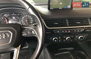 Внедорожник / Кроссовер Audi Q7 2016 в 