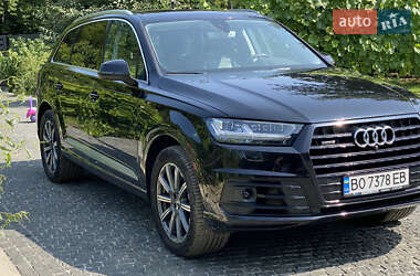 Внедорожник / Кроссовер Audi Q7 2016 в 