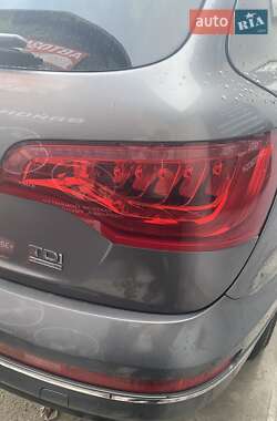 Внедорожник / Кроссовер Audi Q7 2010 в 