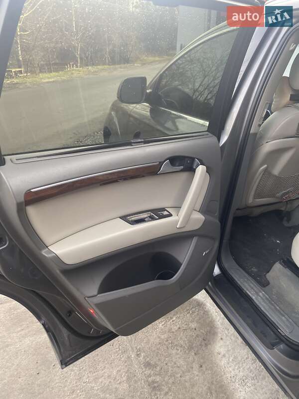 Позашляховик / Кросовер Audi Q7 2010 в Буську