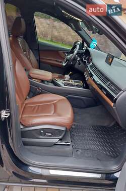 Внедорожник / Кроссовер Audi Q7 2016 в 