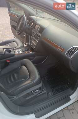Позашляховик / Кросовер Audi Q7 2015 в 