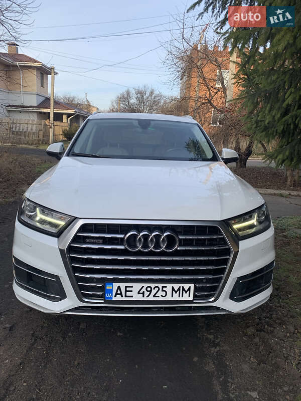 Позашляховик / Кросовер Audi Q7 2018 в Дніпрі