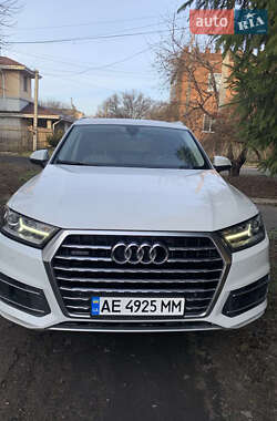 Позашляховик / Кросовер Audi Q7 2018 в 