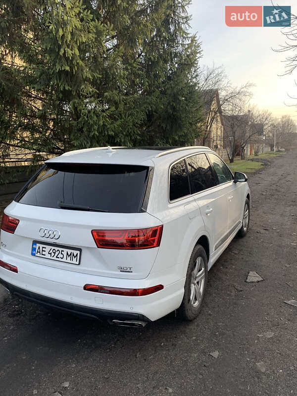 Позашляховик / Кросовер Audi Q7 2018 в Дніпрі