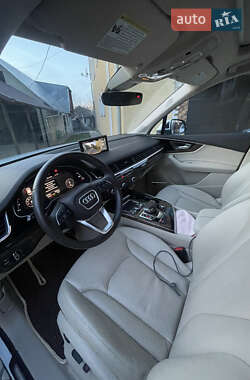 Внедорожник / Кроссовер Audi Q7 2017 в 