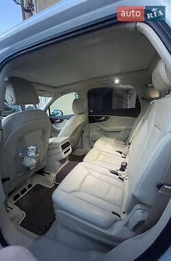 Внедорожник / Кроссовер Audi Q7 2017 в 