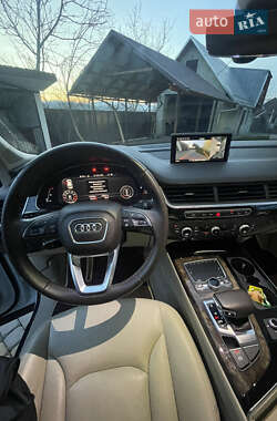 Внедорожник / Кроссовер Audi Q7 2017 в 