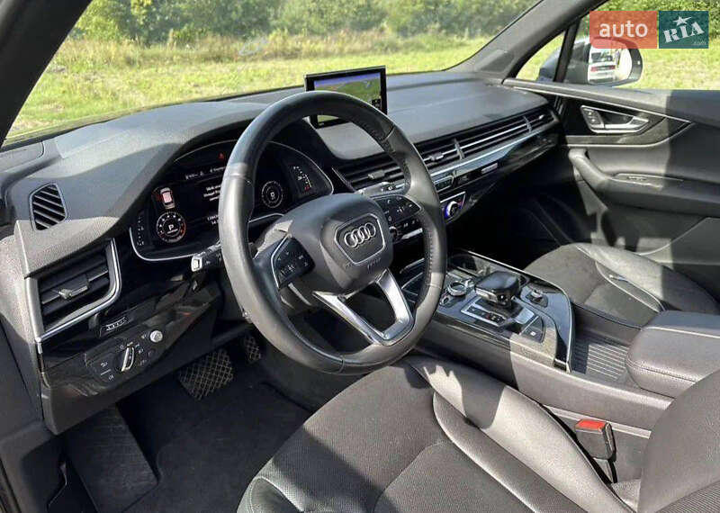 Внедорожник / Кроссовер Audi Q7 2018 в 