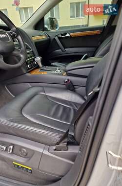 Внедорожник / Кроссовер Audi Q7 2014 в 