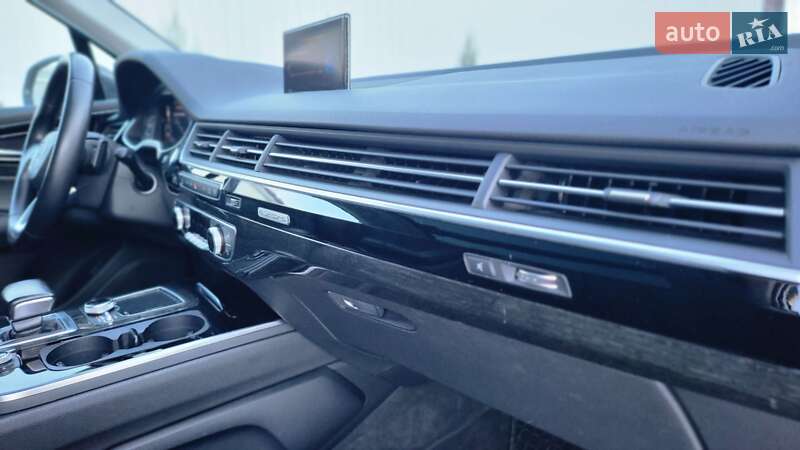 Внедорожник / Кроссовер Audi Q7 2016 в Киеве