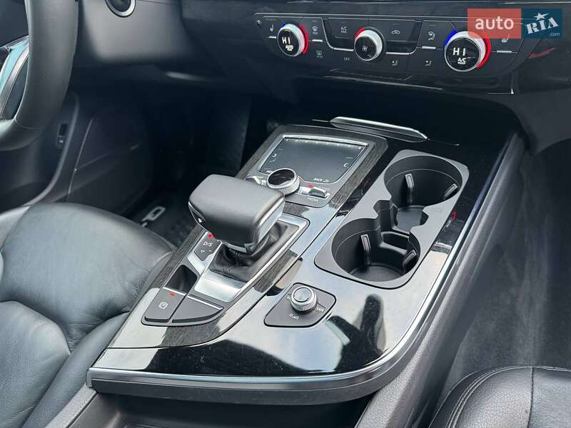 Внедорожник / Кроссовер Audi Q7 2018 в Ужгороде
