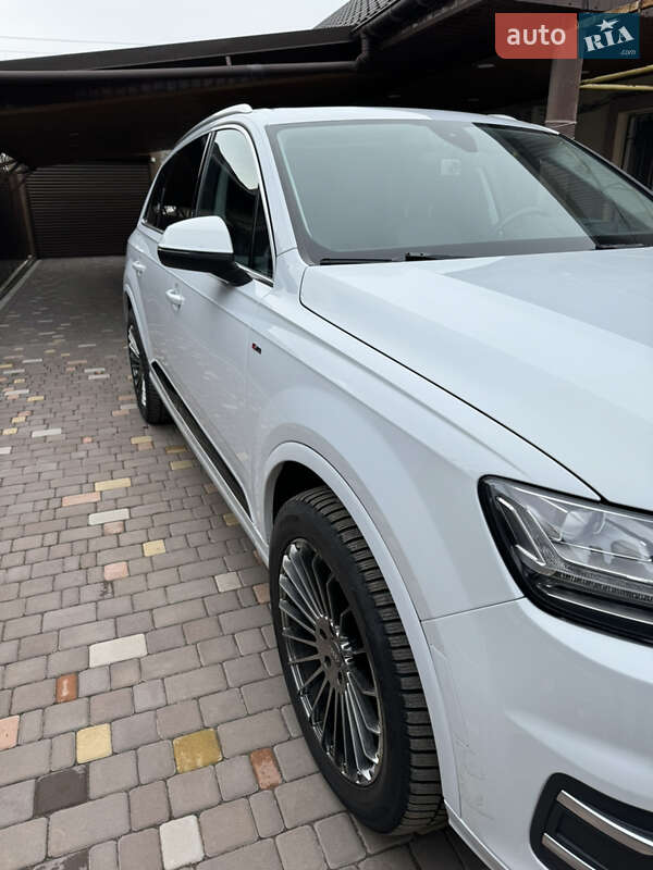 Позашляховик / Кросовер Audi Q7 2017 в Ізмаїлі