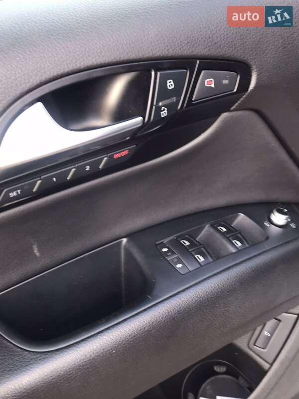 Внедорожник / Кроссовер Audi Q7 2011 в Новой Ушице