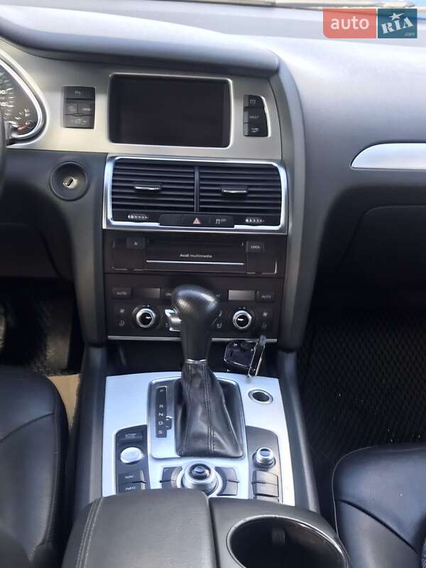 Внедорожник / Кроссовер Audi Q7 2011 в Новой Ушице