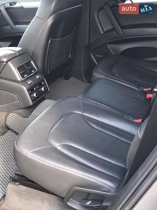 Внедорожник / Кроссовер Audi Q7 2011 в Новой Ушице