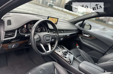 Позашляховик / Кросовер Audi Q7 2017 в 