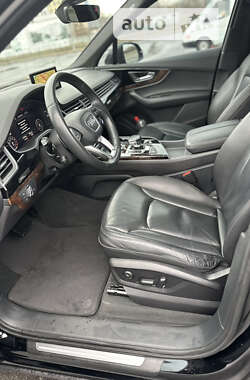 Позашляховик / Кросовер Audi Q7 2017 в 