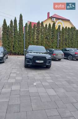 Внедорожник / Кроссовер Audi Q7 2016 в 