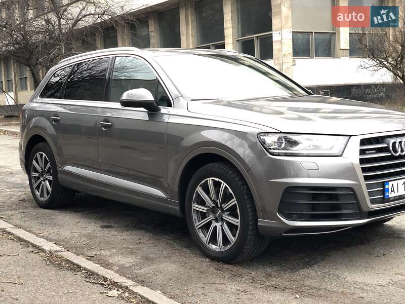 Позашляховик / Кросовер Audi Q7 2016 в Києві