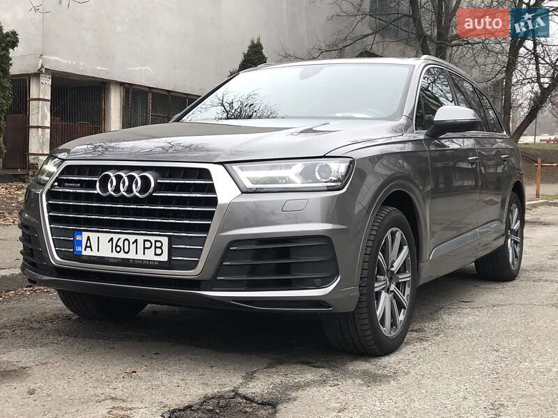 Внедорожник / Кроссовер Audi Q7 2016 в 
