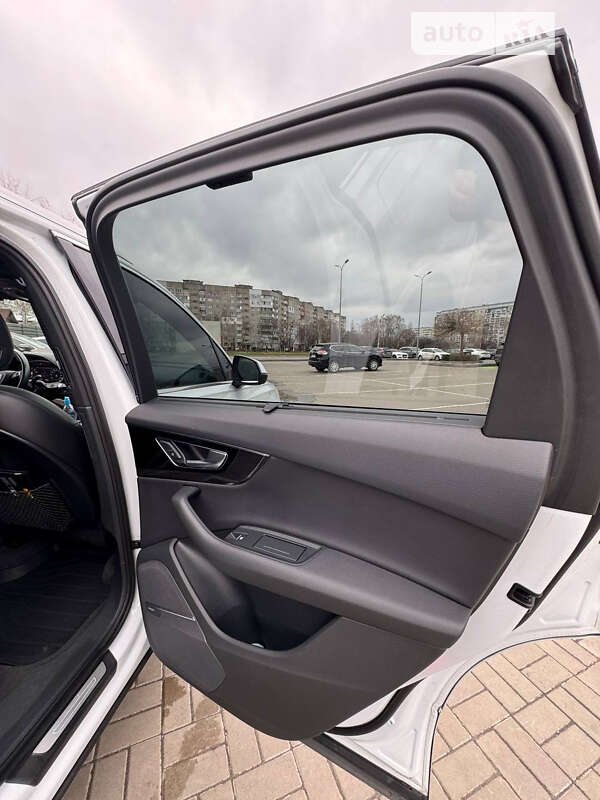 Внедорожник / Кроссовер Audi Q7 2017 в Черкассах