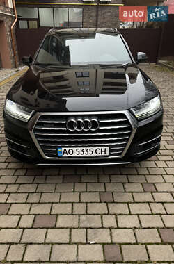 Внедорожник / Кроссовер Audi Q7 2018 в 
