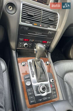 Внедорожник / Кроссовер Audi Q7 2010 в 