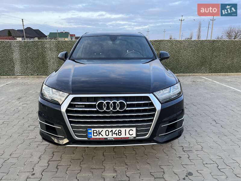 Позашляховик / Кросовер Audi Q7 2017 в Києві