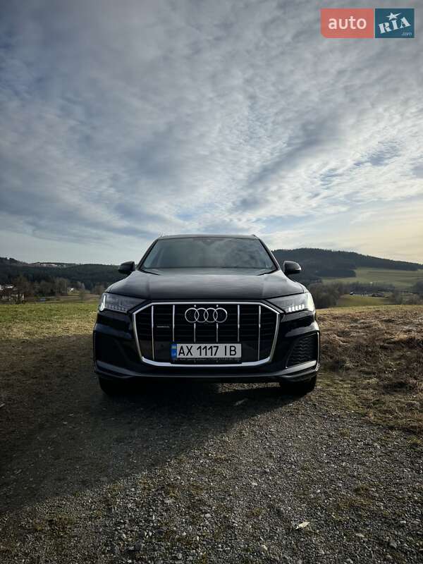 Внедорожник / Кроссовер Audi Q7 2022 в 