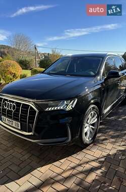 Внедорожник / Кроссовер Audi Q7 2022 в 