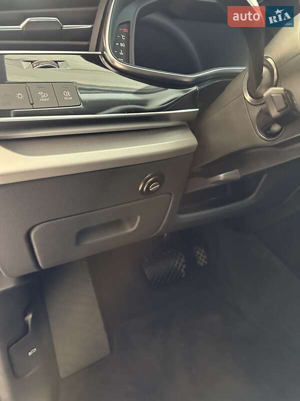 Позашляховик / Кросовер Audi Q7 2022 в Дніпрі