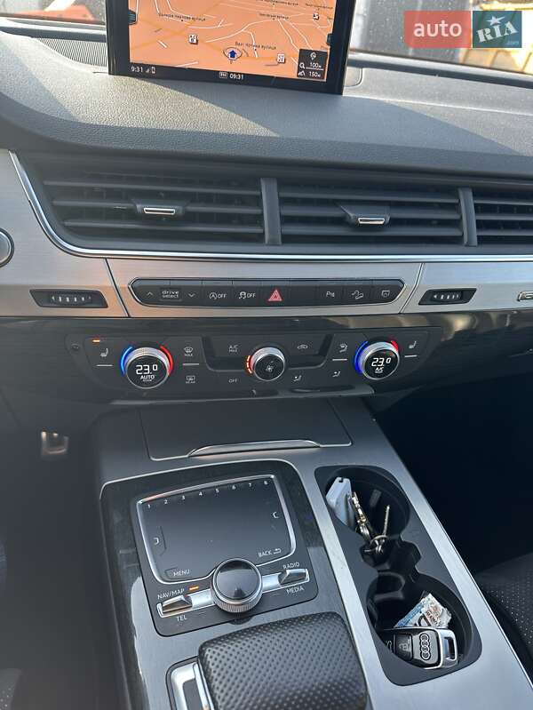 Позашляховик / Кросовер Audi Q7 2018 в Шполі